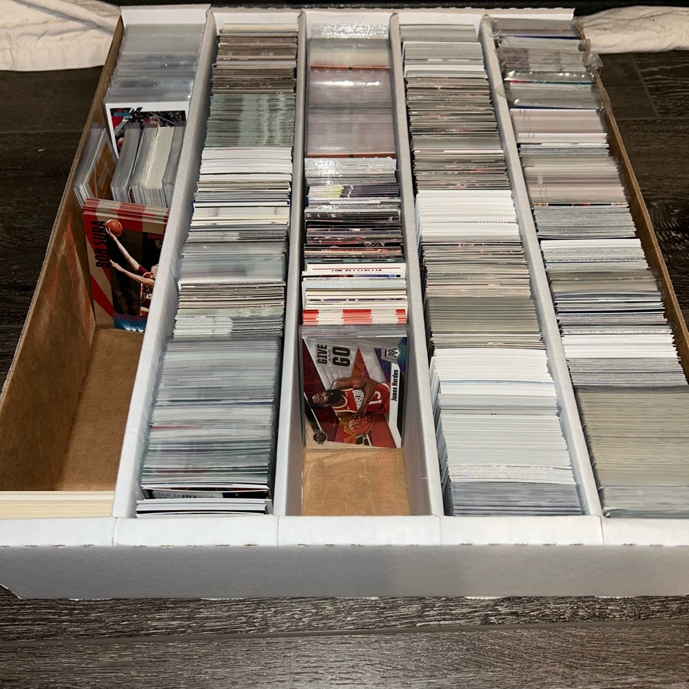 400ct Box Full Of random basketball cards 80s-25s